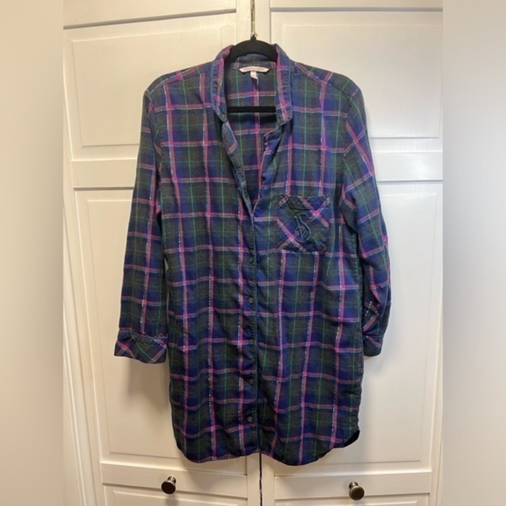 Victoria’s Secret Long Sleeve Button Down Sleep Shirt Size Small Multico…